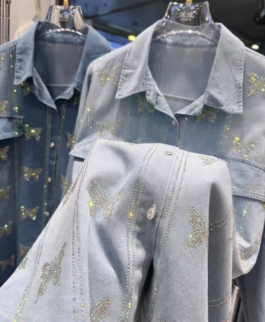 

Luxury Style Sparkle Rhinestone Hot Drilling Denim Shirts Women's Oversize Blouses 2025 Fashion Long Sleeve Outwear Denim Top