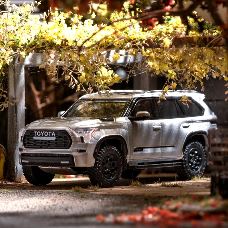 CM en Stock 1:64 Toyota Sequoia XK80 TRD Pro modèle de voiture Collection jouets argent gris moulé sous pression Diorama