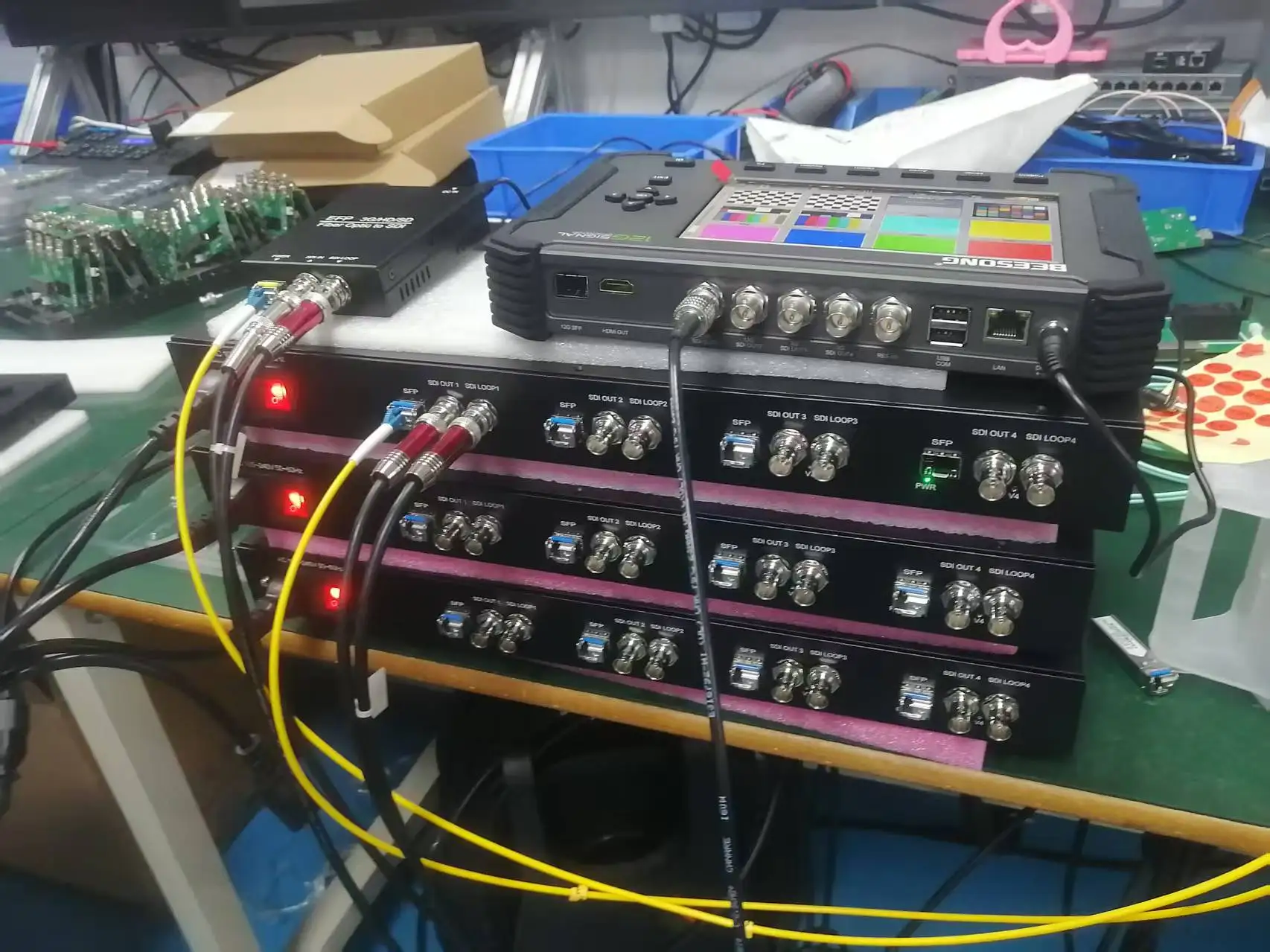 

Волоконно-оптическая система передачи 4TX 1RX 3G-SDI EFP