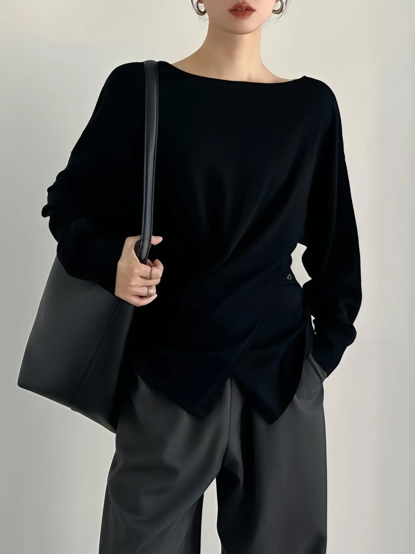 سترة غير منتظمة بطيات جديدة بياقة منحرفة وأكمام طويلة للنساء مقاس كبير موضة المد ربيع الخريف 2026