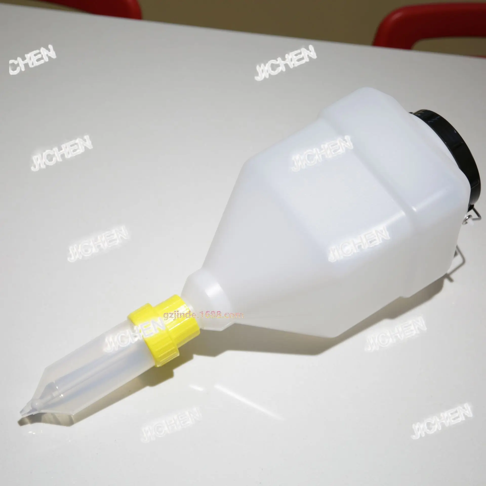 

HR Square Hanging Squeeze Bottle 5.5L Inverted Sauce Pump Commercial Sauce Squeezer Fries Sauce Squeezer Cheese