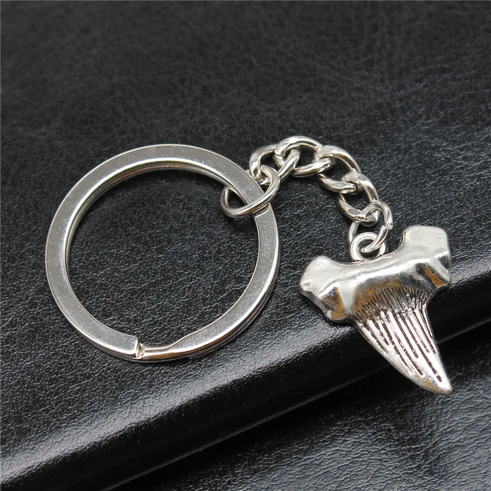 Keychain Holder Dropshipping Vintage Handmade Antique Silver Color 22x19mm Shark Tooth Pendant Keyring