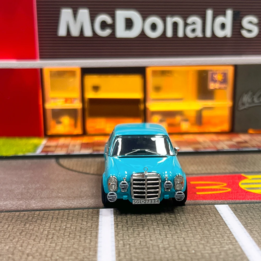 Liberty 64 1:64 300 modèle de voiture en alliage sel