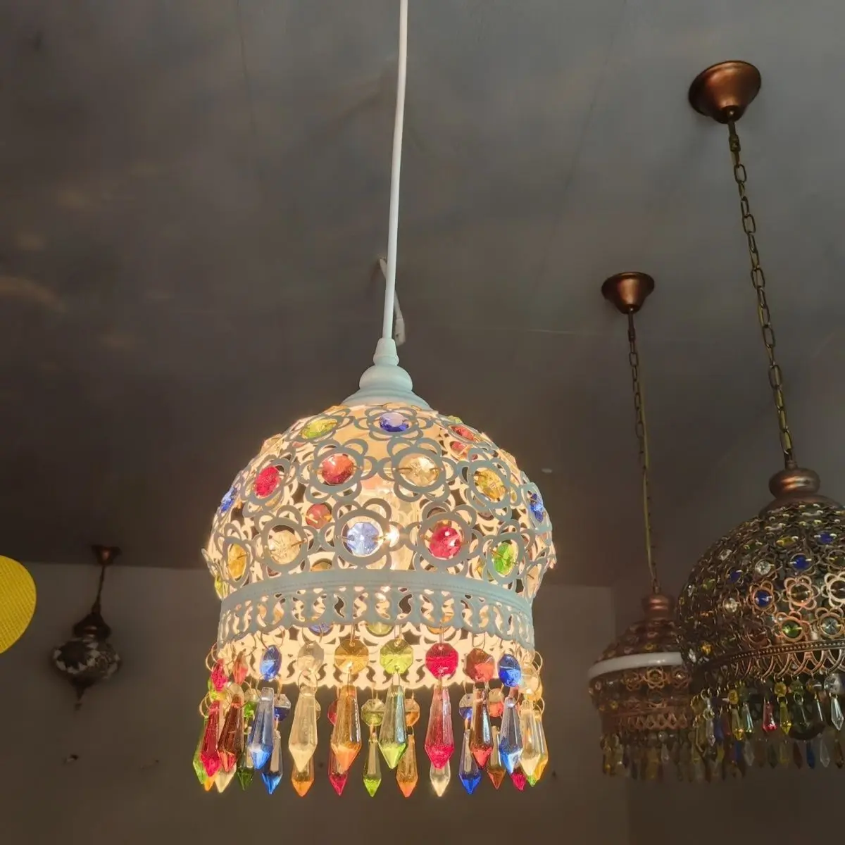

Vintage Colorful LED Pendant Light for Restaurant Coffee Tables Bar Bedroom Designer Chandelier Home Decor Lusters Luminaires