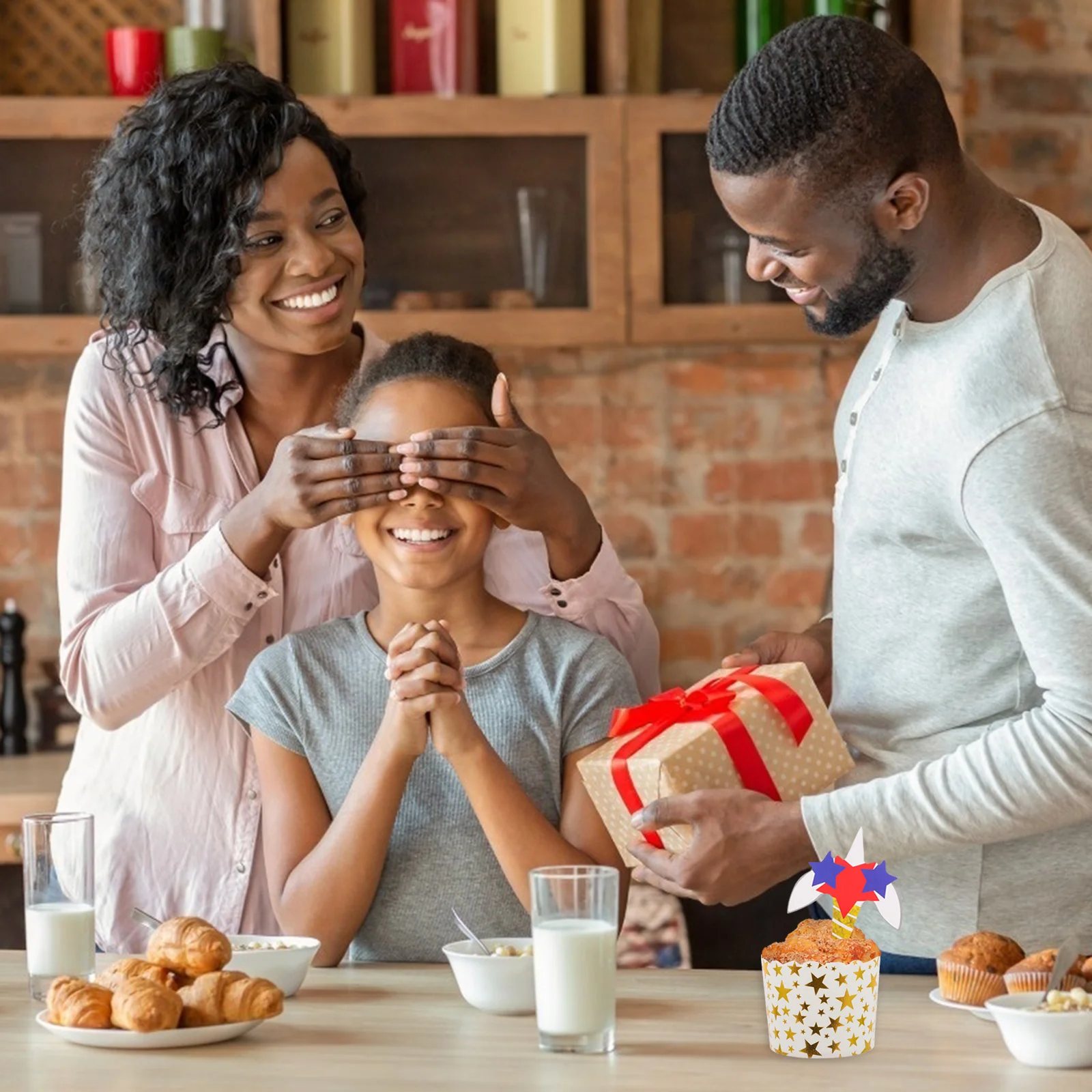 

50Pcs Bronzing Star Cake Cup High-Grade Paper Baking Cups Safe for Concession Stands Ice Cream Shops Holiday Party Decor