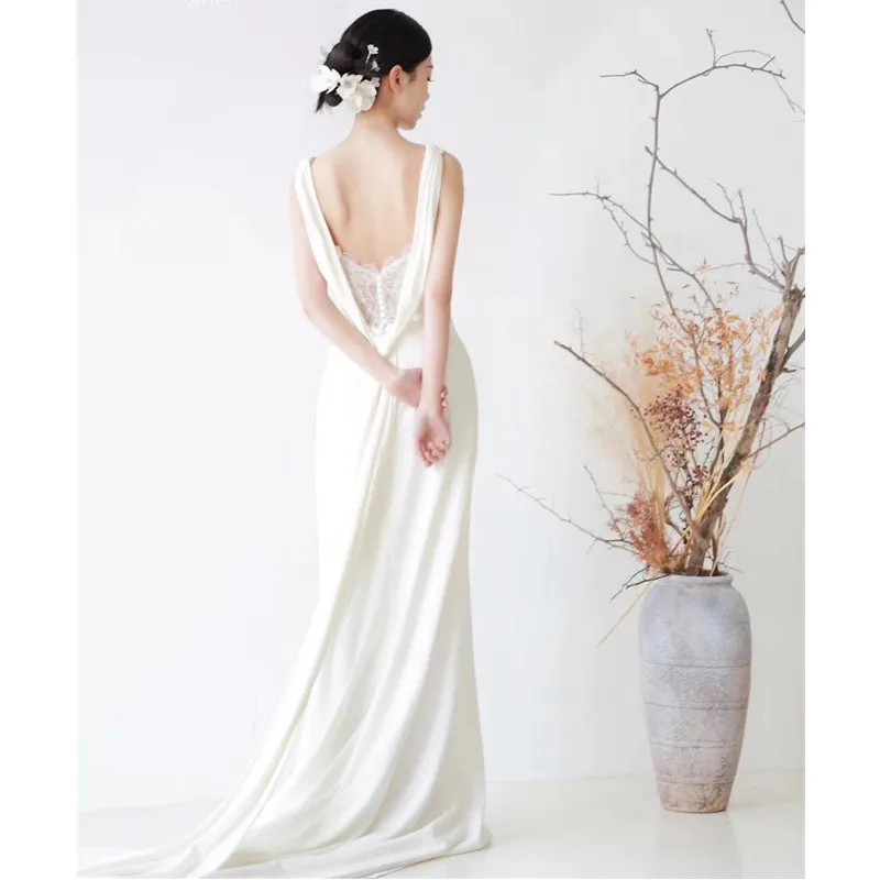 French Light Satin Wedding Dress Simple Backless Sexy Small Tail V Neck Lace Wedding Dresses Zipper Back With Cape Customized