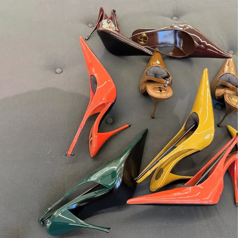 

Женские разноцветные туфли-лодочки из лакированной кожи на шпильке с скульптурным дизайном в смелом авангардном стиле для подиумных и арт-мероприятий