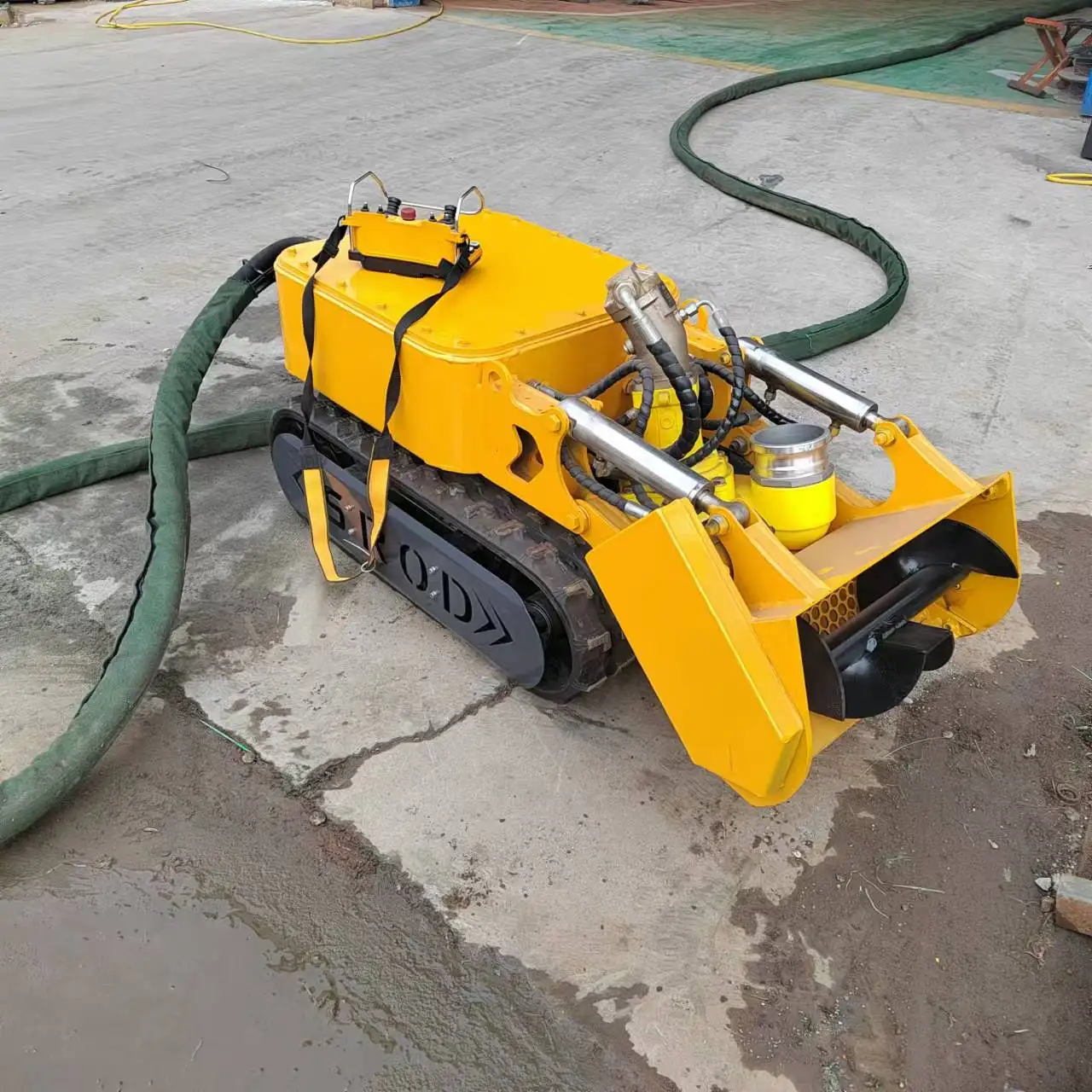Universal Forestry Attachments Remote Control Hydraulic Strong Power Duct Cleaning Machine Robot