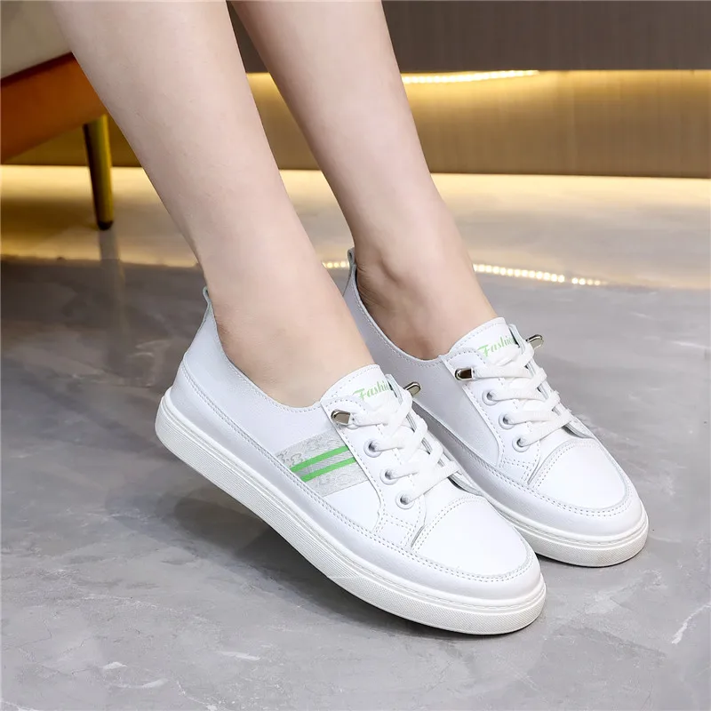 

White shoe female 2022 new students spring joker recreational leather shoes shoes a pedal hot style with flat sandals