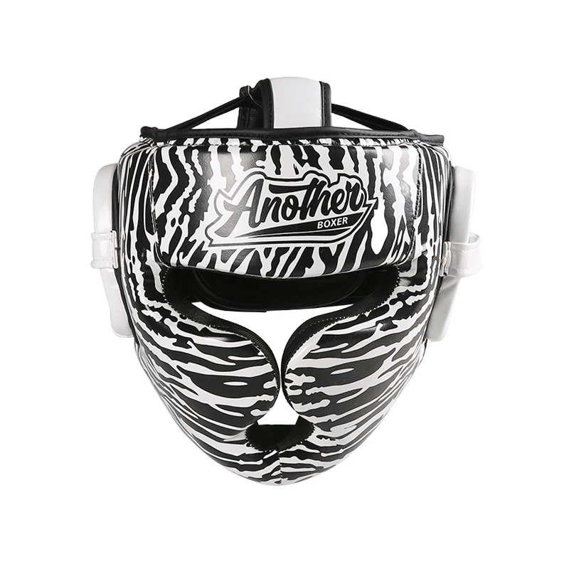 MMA Boxkopfschutz Zebra-Streifen PU-Leder Kampfhelm Schutzkopfbedeckung für Muay Thai Kickboxen Kampfsparring-Ausrüstung