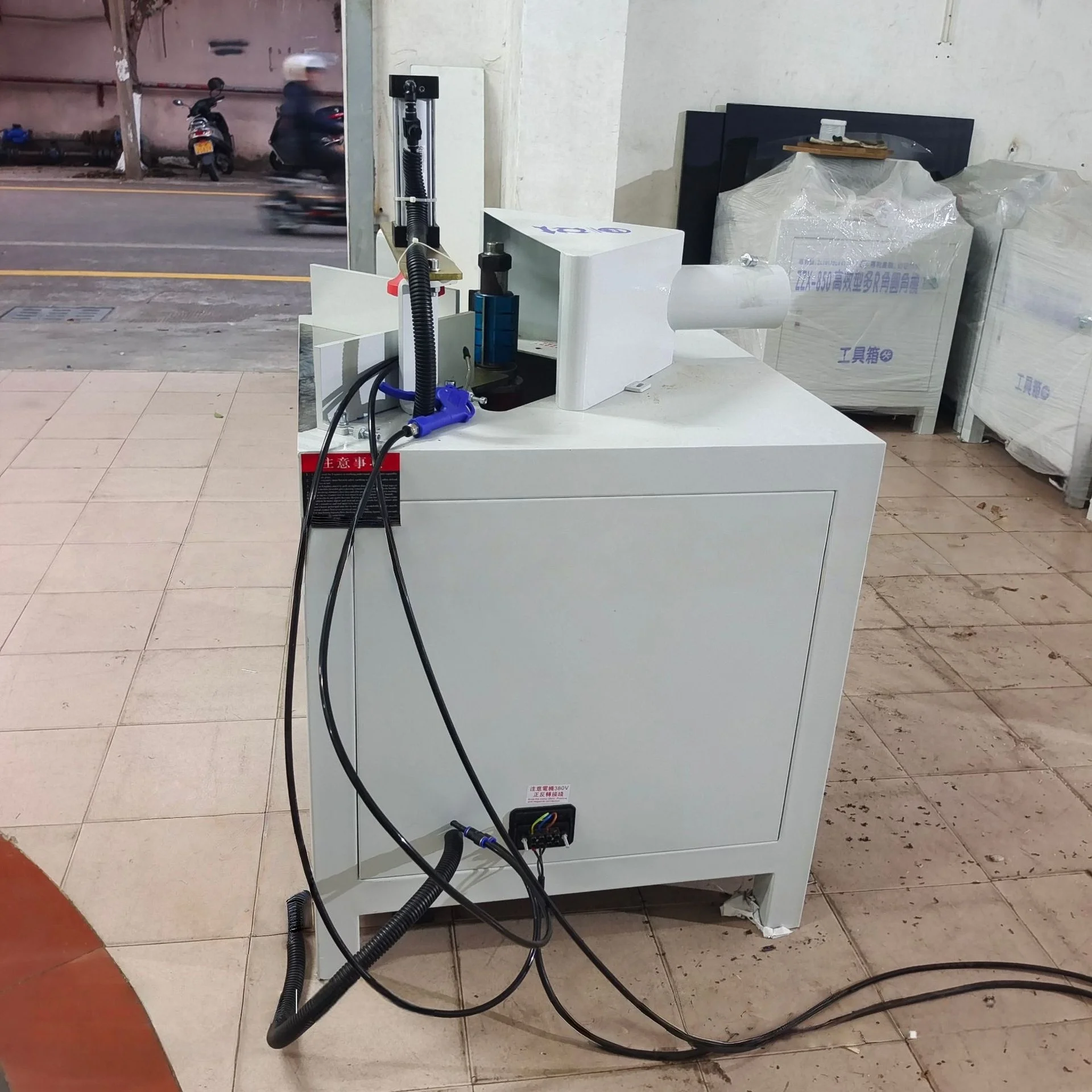 Table Ecological Chipboard Angle Milling Woodworking Round Cornering Machine Grinding Machine view 2