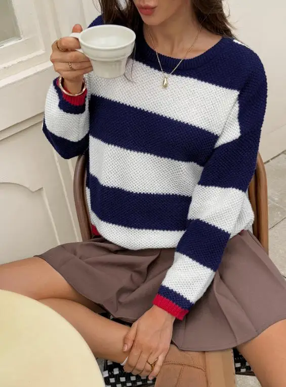 เสื้อสเวตเตอร์ถักทรงตรงลายทางสีสันสดใส คอทรงกลม สไตล์ลำลองสำหรับผู้หญิงช่วงฤดูใบไม้ร่วง