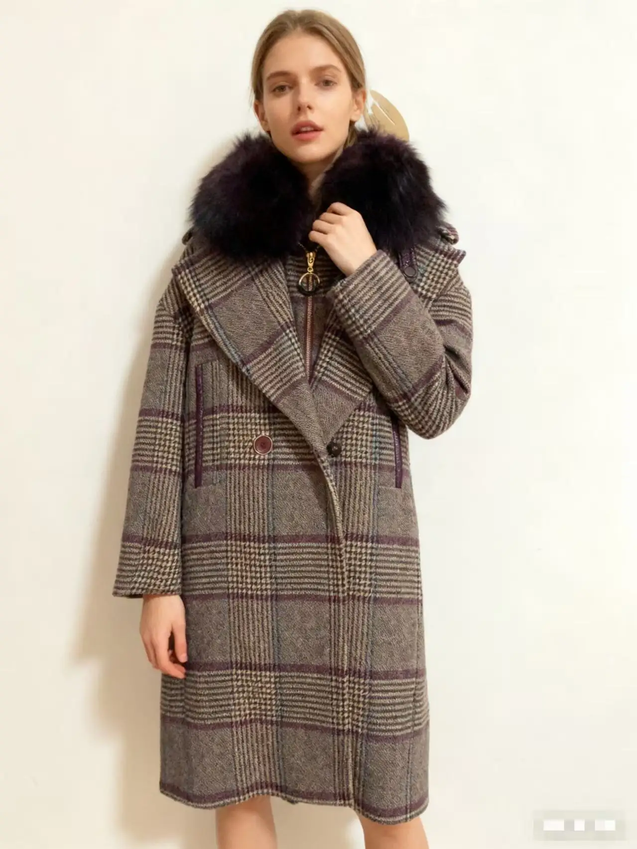 

New Arrival Winter 2025 Plaid Coat with Detachable Fur Collar Mid-Length Woolen Outerwear for Women
