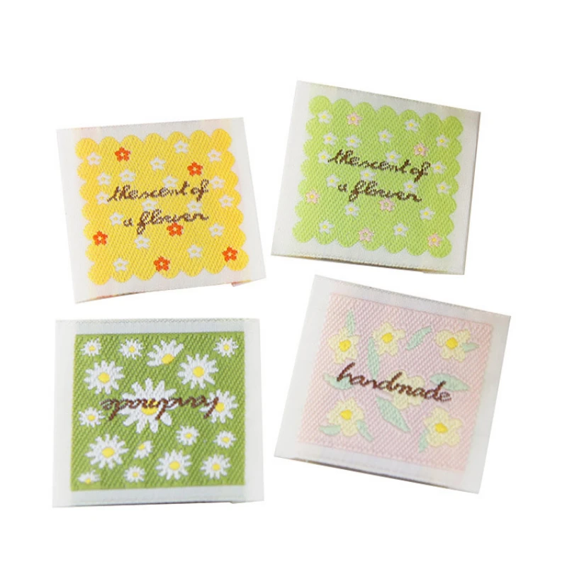 Spot hand-made cloth label fresh flowers Daisy embroidery  accessories sewing woven label multicolor small square label.