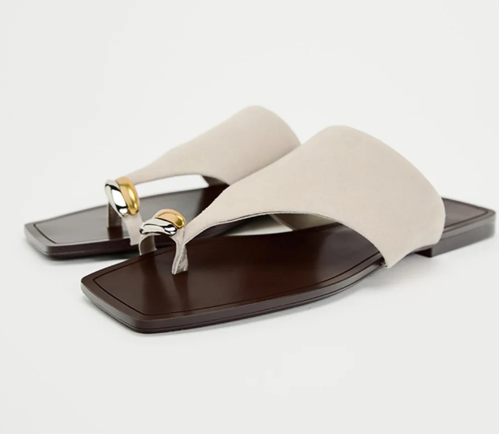 

2026 повседневная обувь на плоской подошве с квадратным кольцом и металлическим носком, женские шлепанцы, шлепанцы, шлепанцы, сандалии-гладиаторы, модные сандалии Mujer