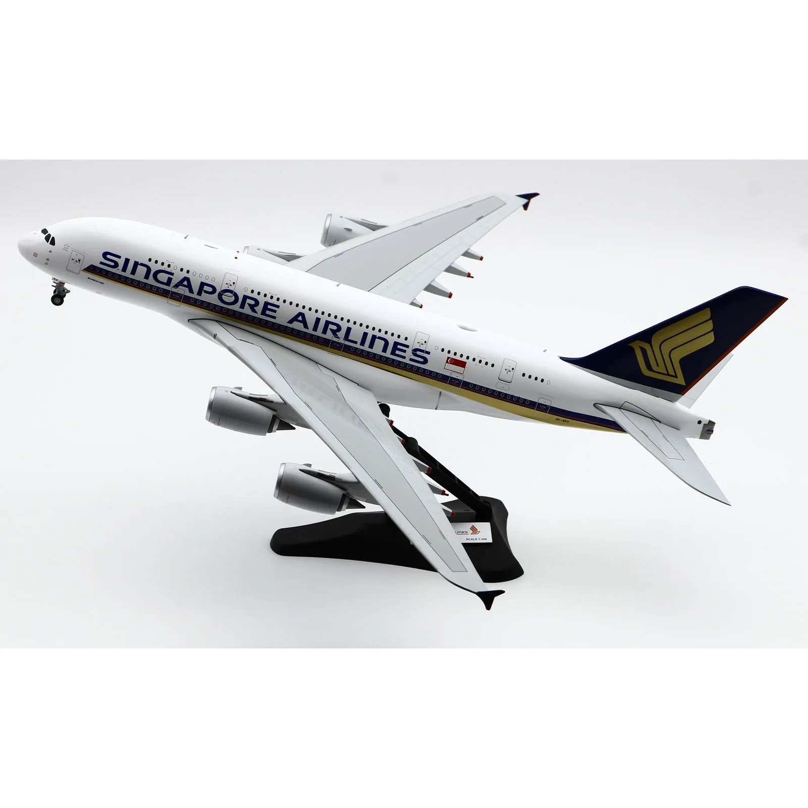 EW2388009 Alloy Collectible Plane Gift JC Wings 1:200 Singapore Airlines 