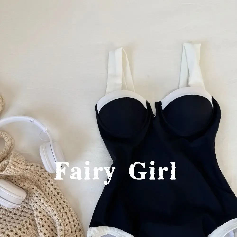 New minimalist swimsuit, contrasting colors, sexy one-piece  women's beach vacation, comfortable and slimming