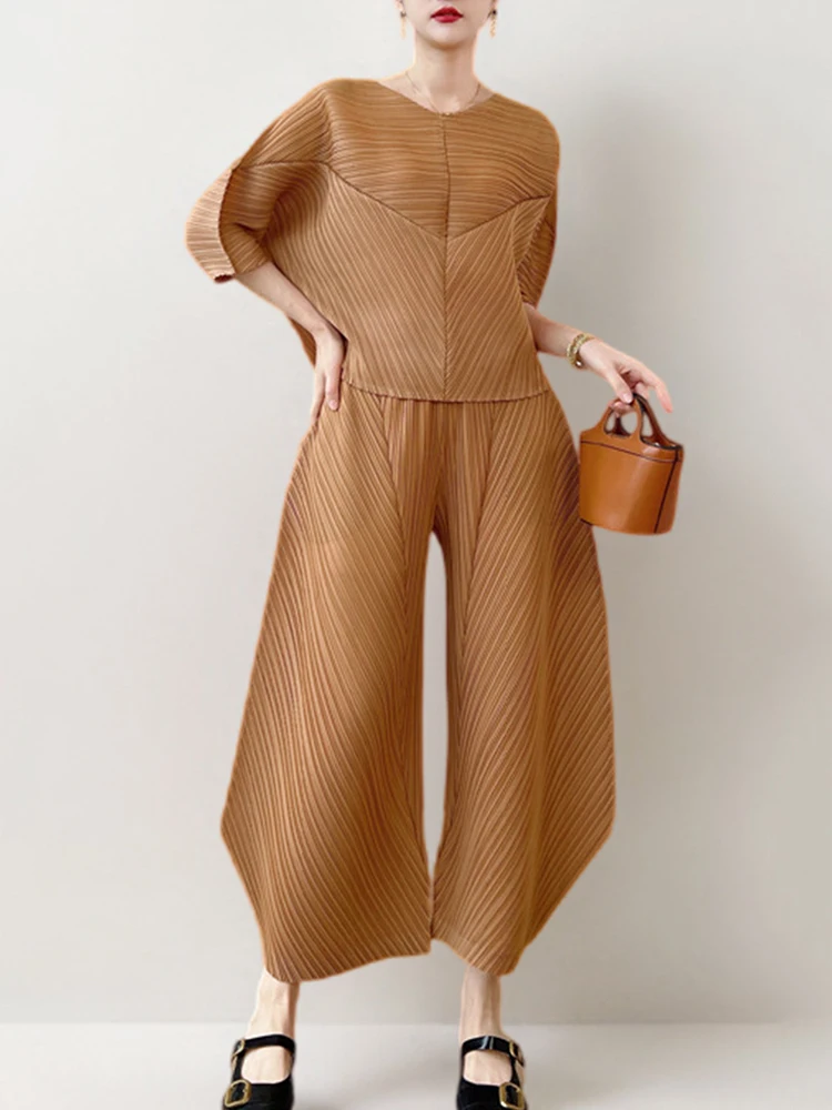 GVUW Pleated 2 Pieces Set Women Half Sleeve Round Collar Top + Wide Leg Pants Solid Color New 2024 Female Clothing 17G6661