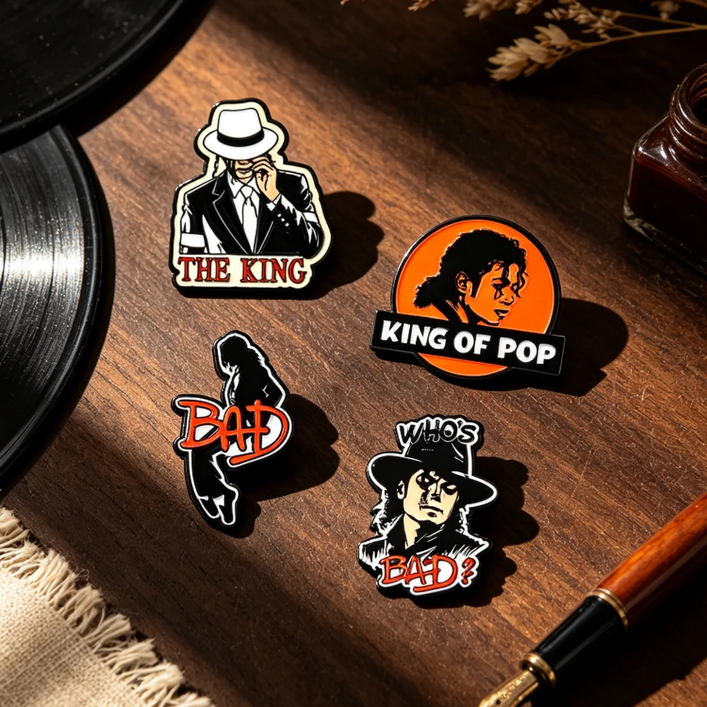 4 Stück King of Pop Musik Metall-Abzeichen Brosche Vielseitige Taschendekoration Musikliebhaber Kleidung Anstecknadel Modischer Punk-Schmuck Accessoire