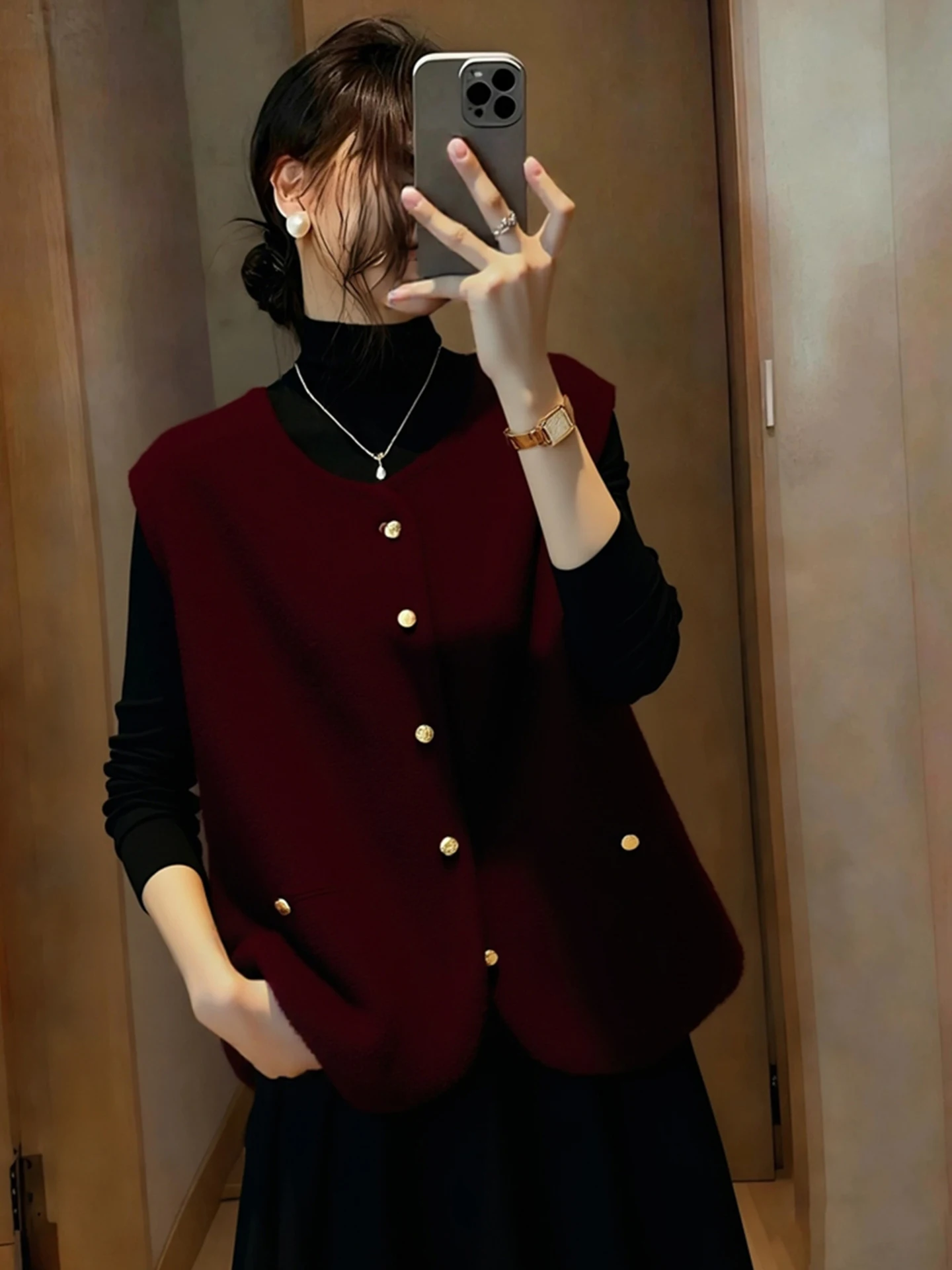 

Retro Layered Svel Vest Casual Outerwear Skin-friendly Knitted Loose Fit Faionable White Top for Winter Commute