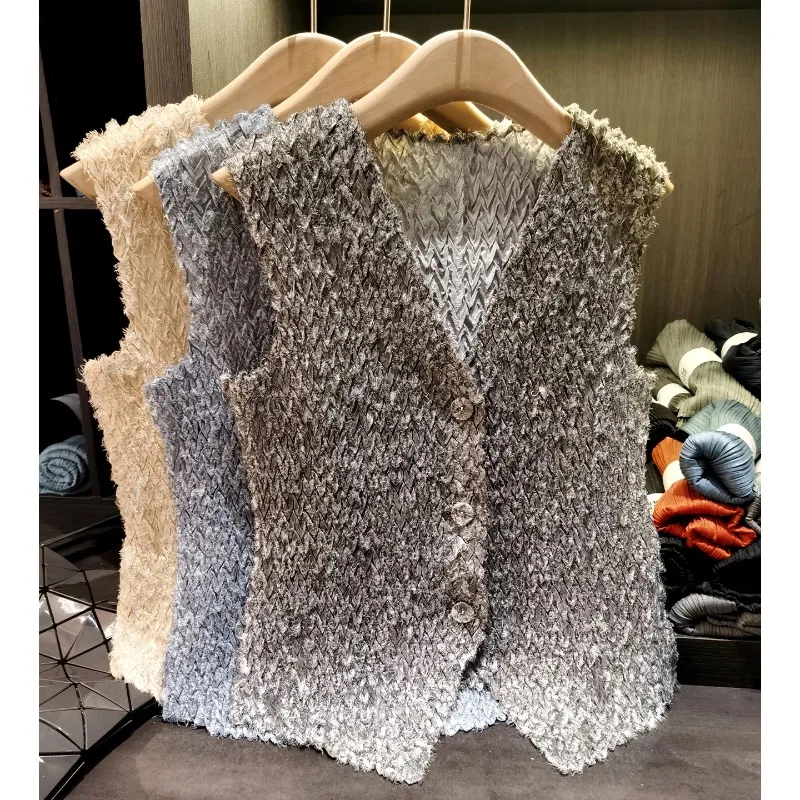 

Жилет-жакет Miyake с V-образным вырезом и плиссировкой, новинка 2026 года, женская универсальная тонкая безрукавка, модная повседневная одежда для города