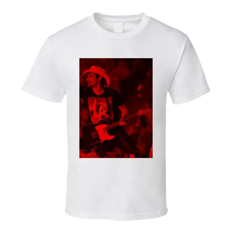 

Темная модная футболка знаменитостей Брэда Пейсли 4.