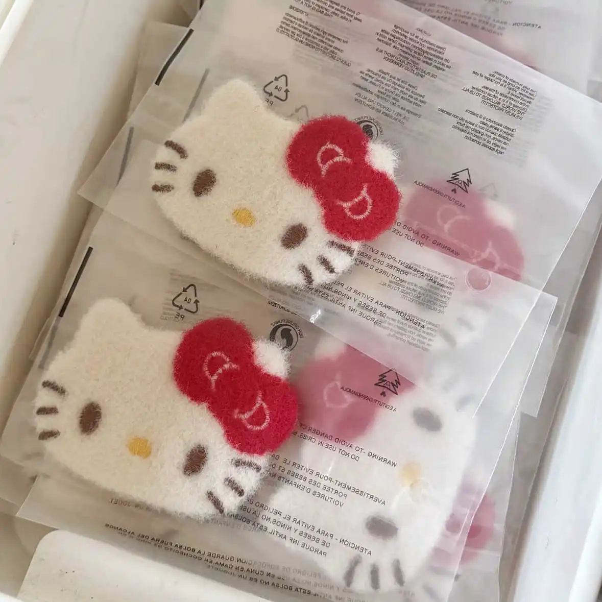 Cute Hello Kitty bangs sticker! Sweet girly plush side bangs‑frizzy‑hair hook‑and‑loop hair clips, set of 2