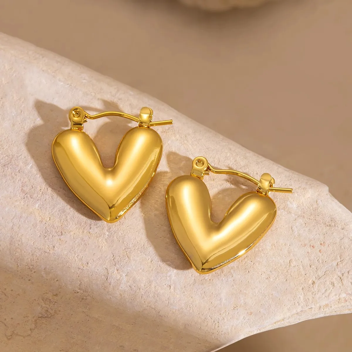 Heart Earrings Women's 24K Gold AU999 - Dainty ear-hugging hearts, light luxury and tender, suitable for parties and streetwear