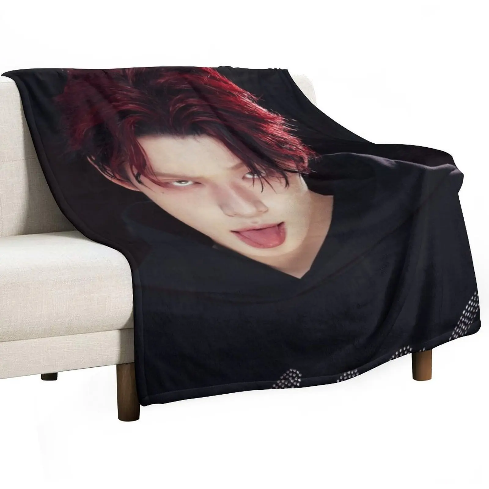 

YEONJUN GGUM Throw Blanket Bed covers funny gift Cute Plaid Camping Blankets