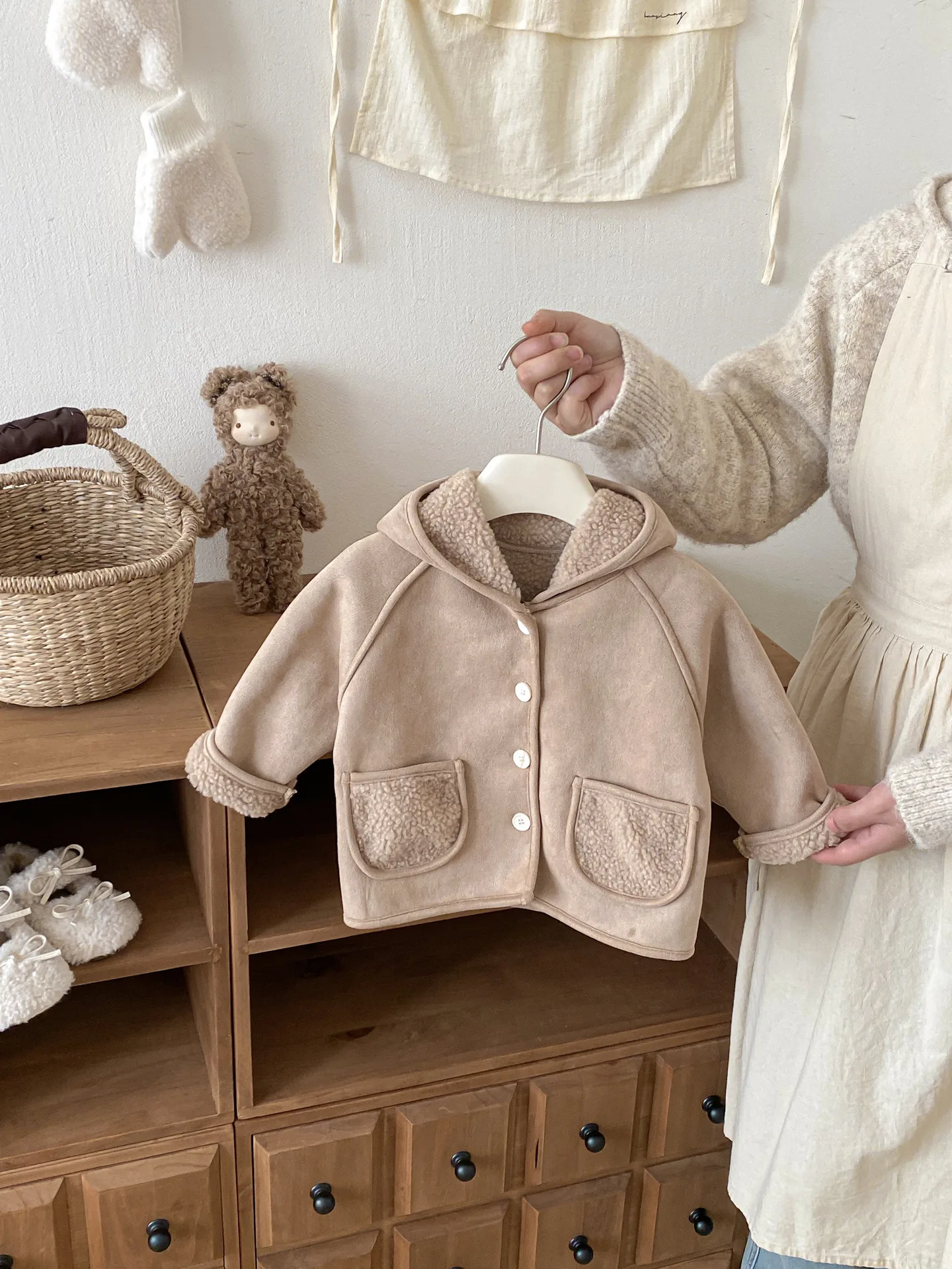 2025 شتاء جديد طفل طويل الأكمام معطف دافئ الصلبة الرضع الفتيات زائد المخملية سميكة الدب معطف مقنع الصلبة طفل الفتيان سترة من جلد الغزال #3