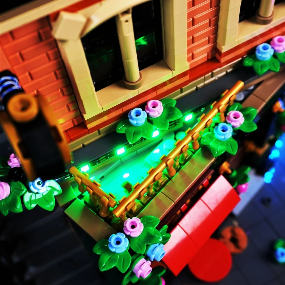 مجموعة الإضاءة لإصدار LEGO Tudor Corner RC لا تشمل مكعبات البناء (مجموعة إضاءة LED فقط)