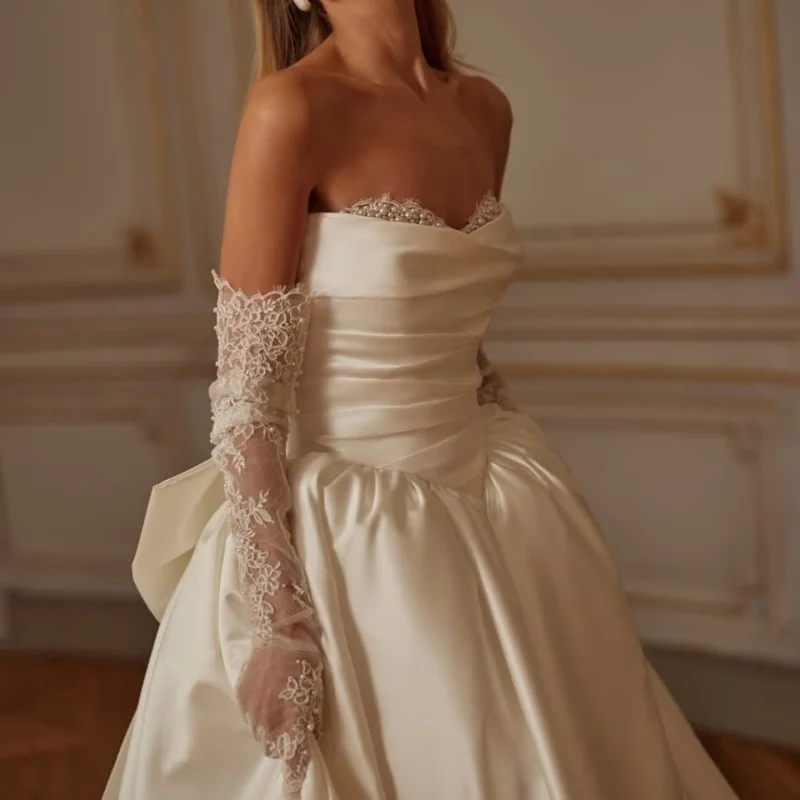 

Simple satin ivory white featureWedding Dresses slit Lace layering of A-line Beadwork Bridal Gowns Made Customized