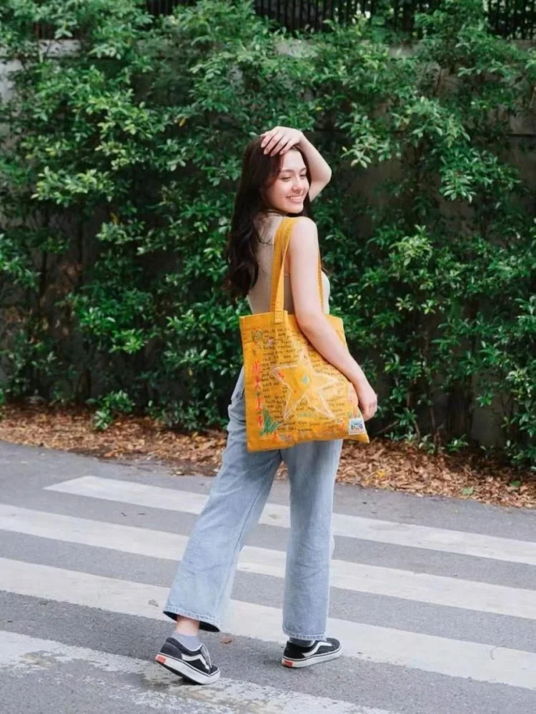 Embroidery Stars Letter Tote Bags 2024 Summer Yellow Canvas Shoulder Bag Designer Handbag Sweet Girls Big Shopping Pack