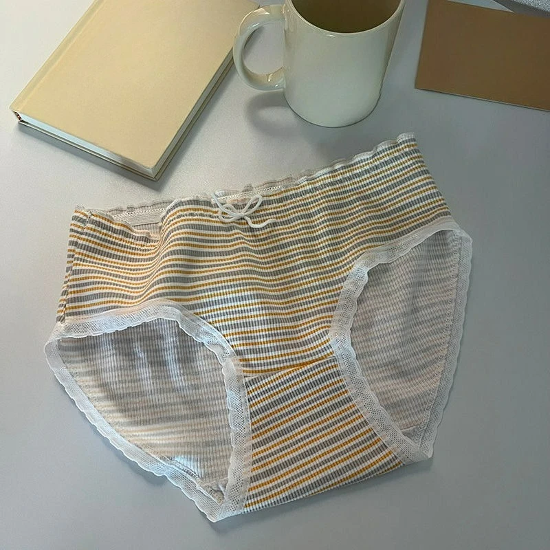 

New Japanese Small Floral Girl Striped Underwear Pure Cotton Crotch Middle Waist Student Cute Plaid Briefs Woman Breathable