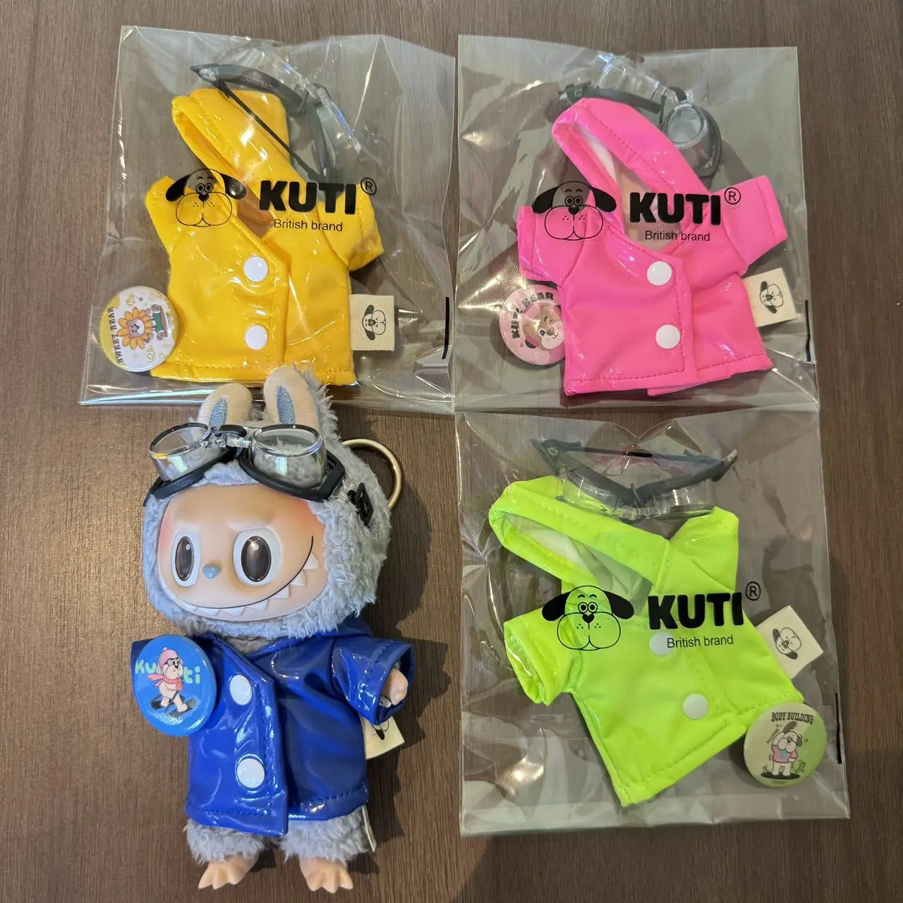 Fashion Pilot Raincoat Outfit for Labubu V1/v2/v3 Badge Glasses 