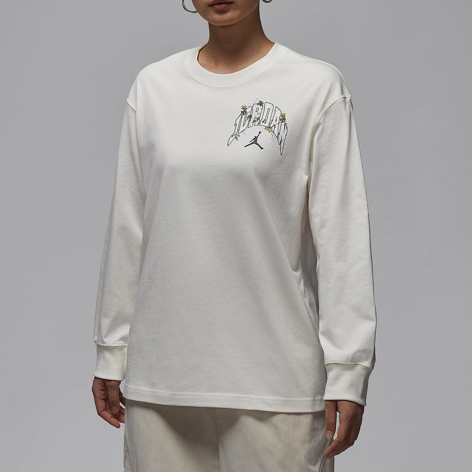 

Оригинальная женская трикотажная мягкая повседневная легкая футболка Nike Jordan с длинными рукавами HV0449-133