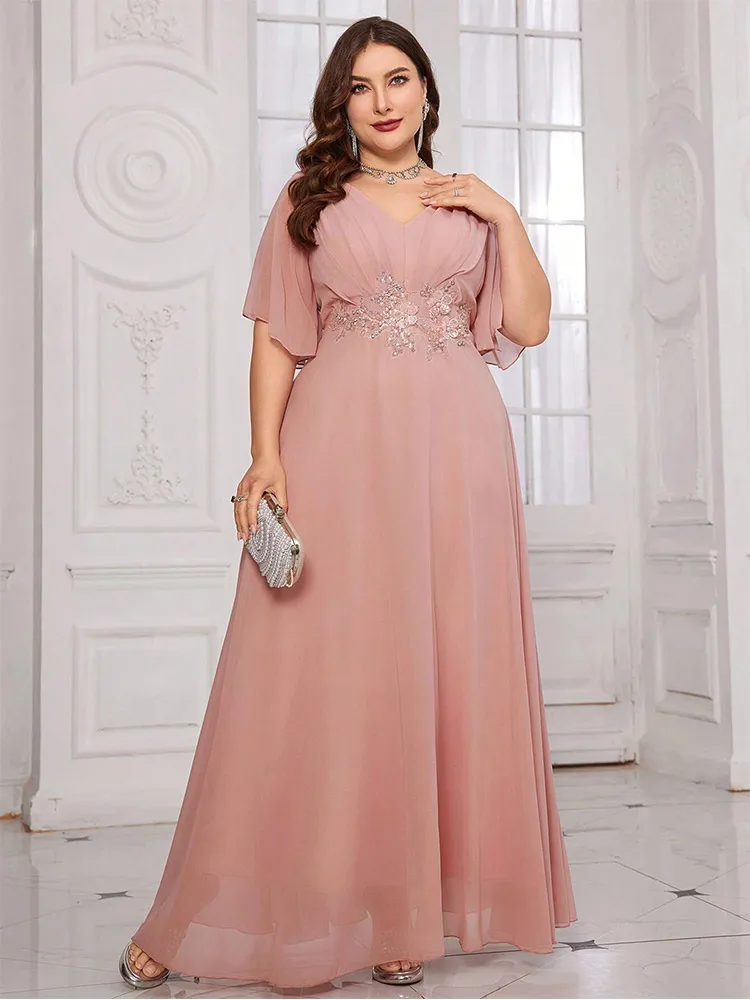 Plus Size V Neck Pink Pleated Floor Suknia wieczorowa dla druhny 4XL 5XL Duży rozmiar Małżeństwo Plus Size Sukienka na studniówkę z krótkim rękawem