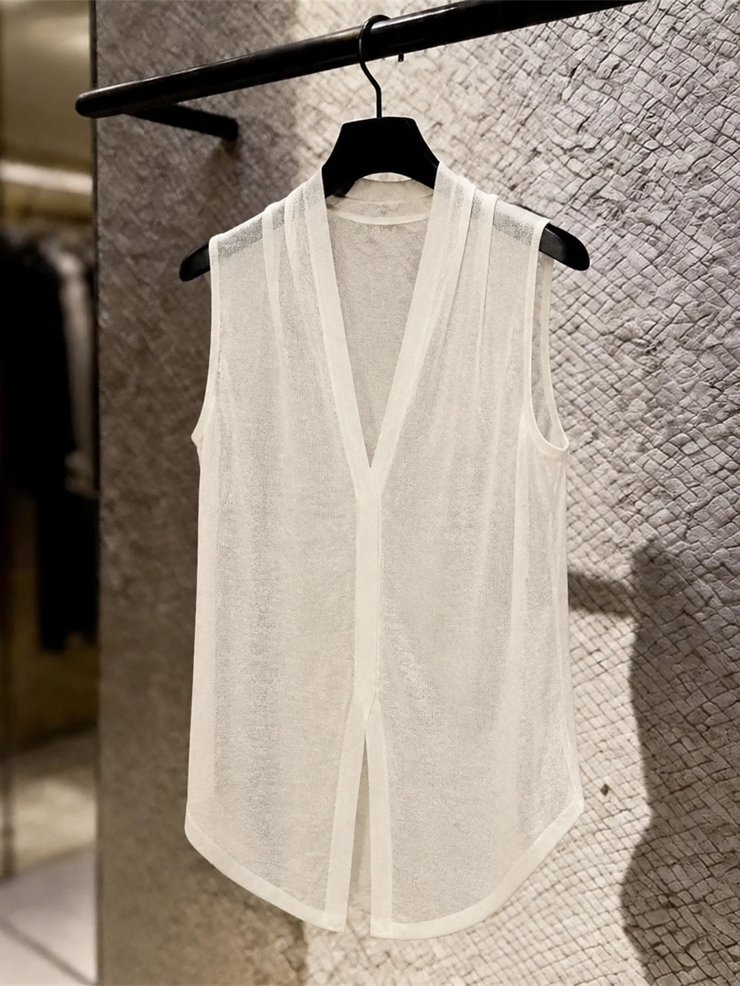 

Fashionable Knitted V-Neck Sleeveless Top UV Protection Mid-Length Versatile Pure Color Summer Fashionable Sunscreen Shirt