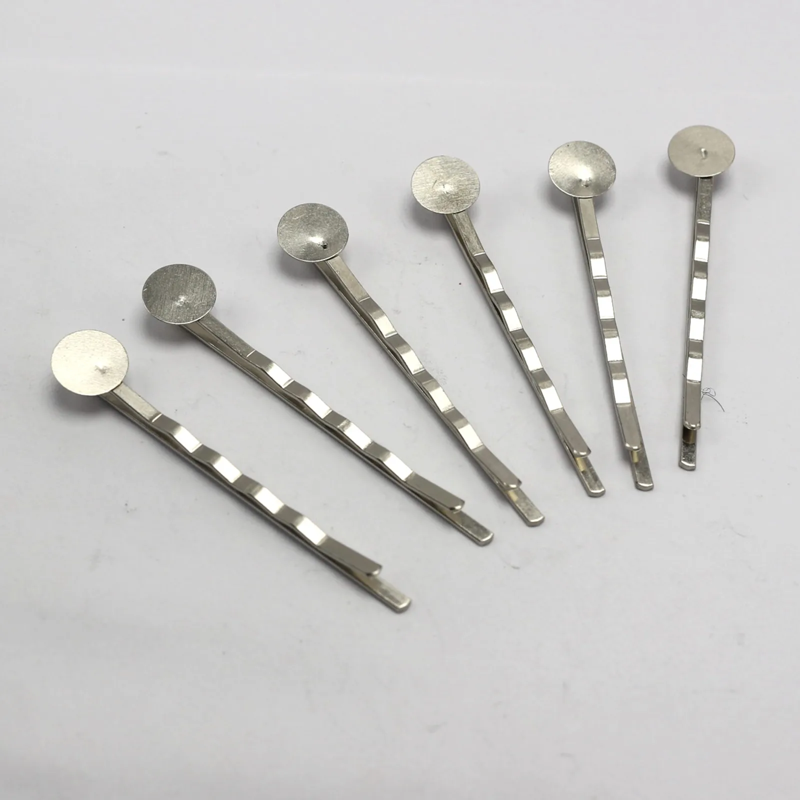 50 قطعة من دبابيس الشعر المعدنية باللون الفضي 1.9 بوصة - مشابك شعر غير قابلة للانزلاق مع وسادات قبضة للنساء، أحدث عالي الجودة معيار الاتحاد الأوروبي والولايات المتحدة