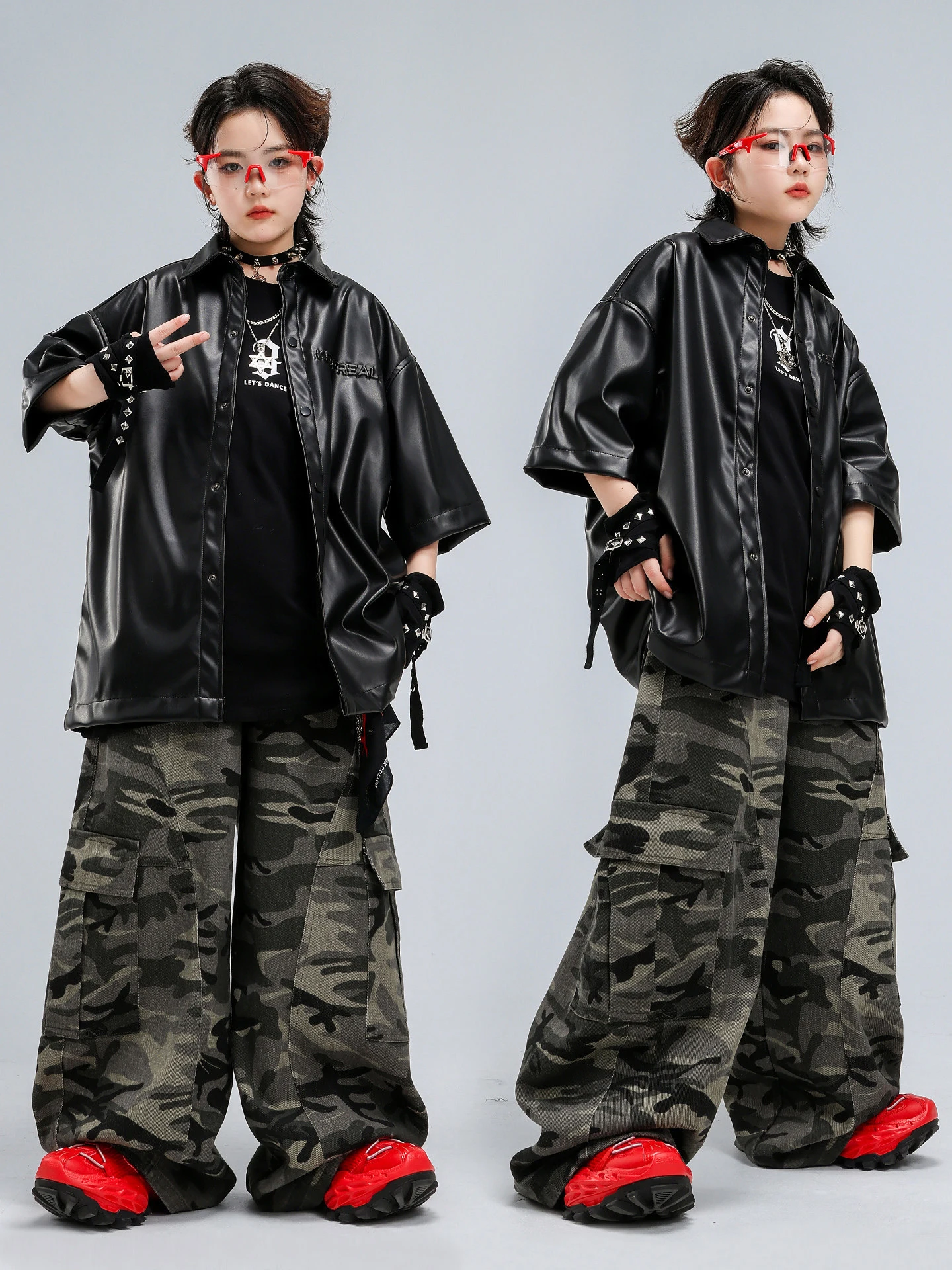 

2026 Костюмы для бальных танцев и хип-хопа для девочек: черные кожаные брюки, камуфляжные брюки, костюм для мальчиков, одежда для джазовых выступлений DQS22524