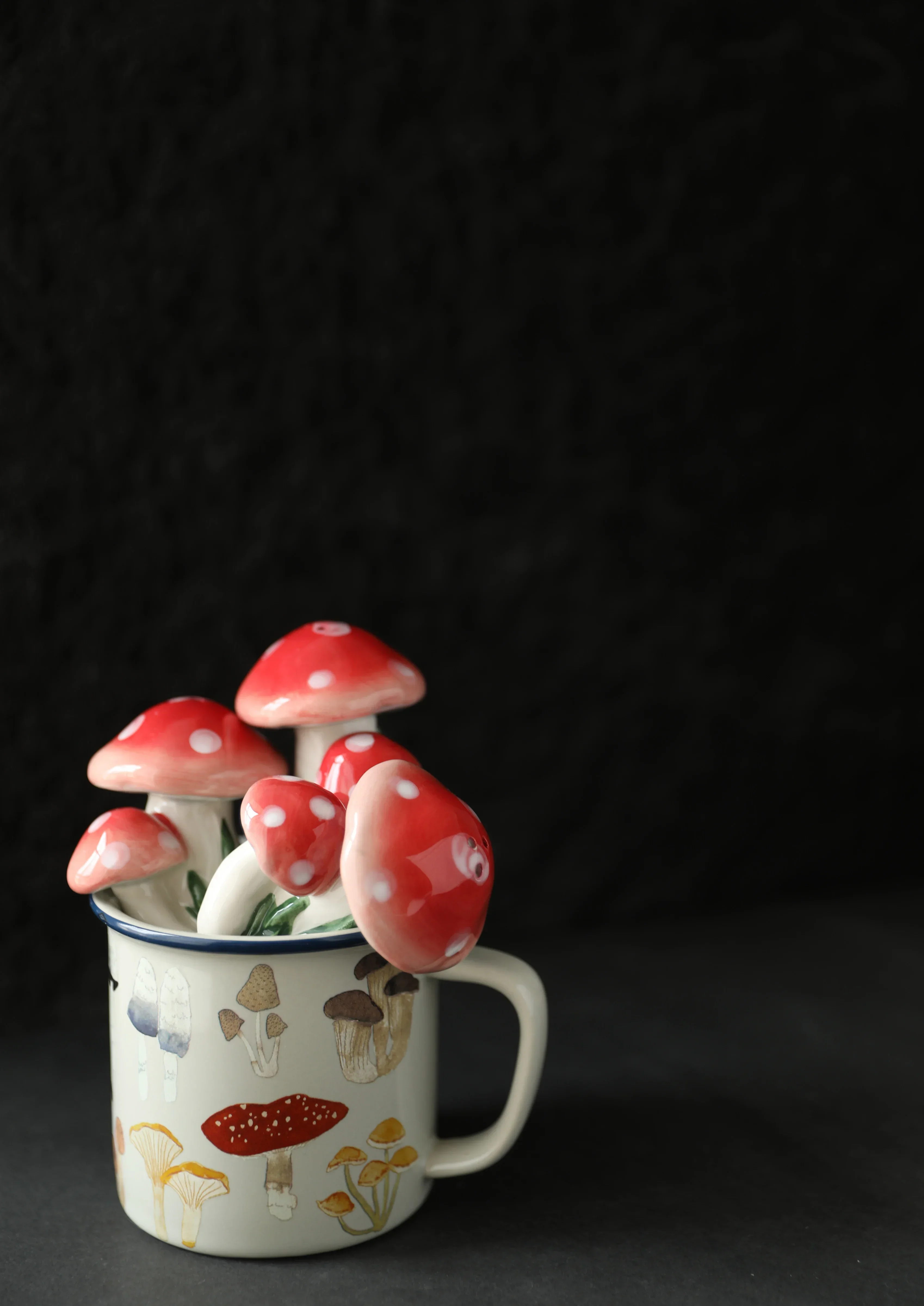 Psychedelic mushroom new daze poisonous mushroom ceramic tea urn