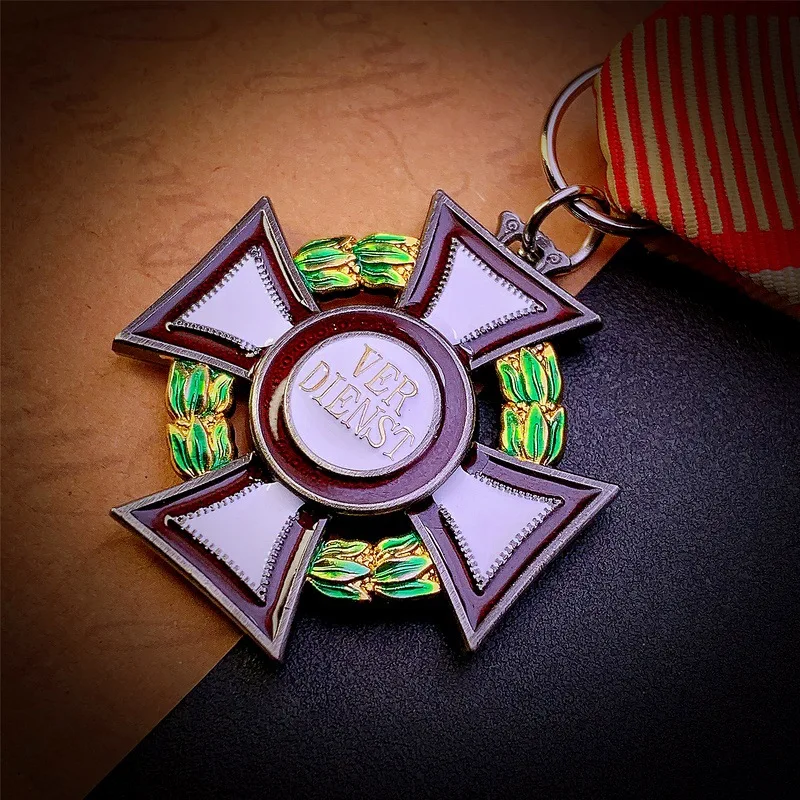 New Austro-Hungarian Merit Cross Emperor Medal Foreign Commemorative Badge Pendant Accessories good Metal medal souvenir