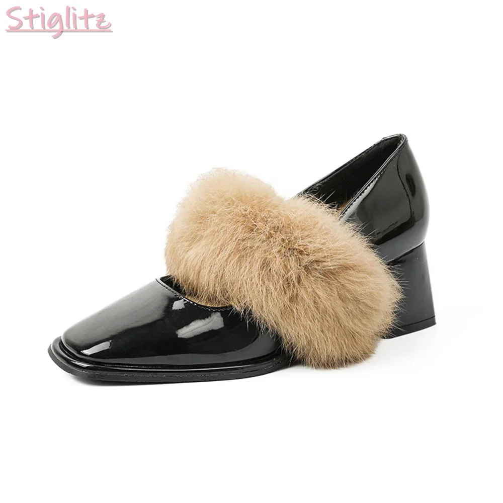 

Теплые туфли-лодочки из искусственного меха на мелком каблуке, милые однотонные туфли из лакированной кожи с острым носком, без шнуровки на квадратном каблуке, 2024, женские модельные плюшевые туфли Мэри Джейн