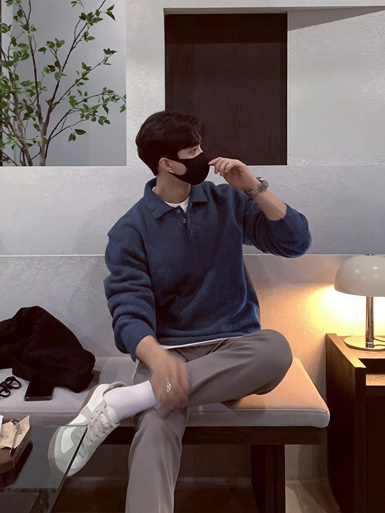 قميص LVLAEA للرجال بأكمام طويلة بلون سادة وياقة بأزرار وياقة خريف وشتاء ملابس مريحة عصرية فضفاضة تناسب نمط المال القديم