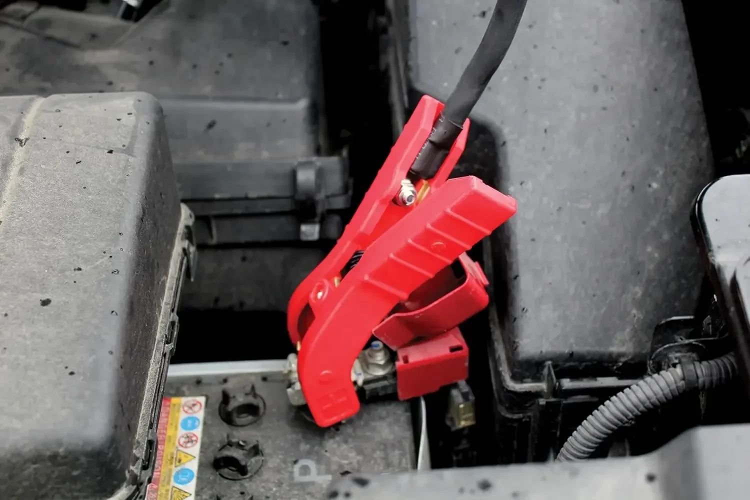 [XMSJ-مخزون محدود، اشتر الآن! ]Jump-N-Carry 1700 Peak Amp JNC770R Premium - أحمر 12 فولت Jump Starter