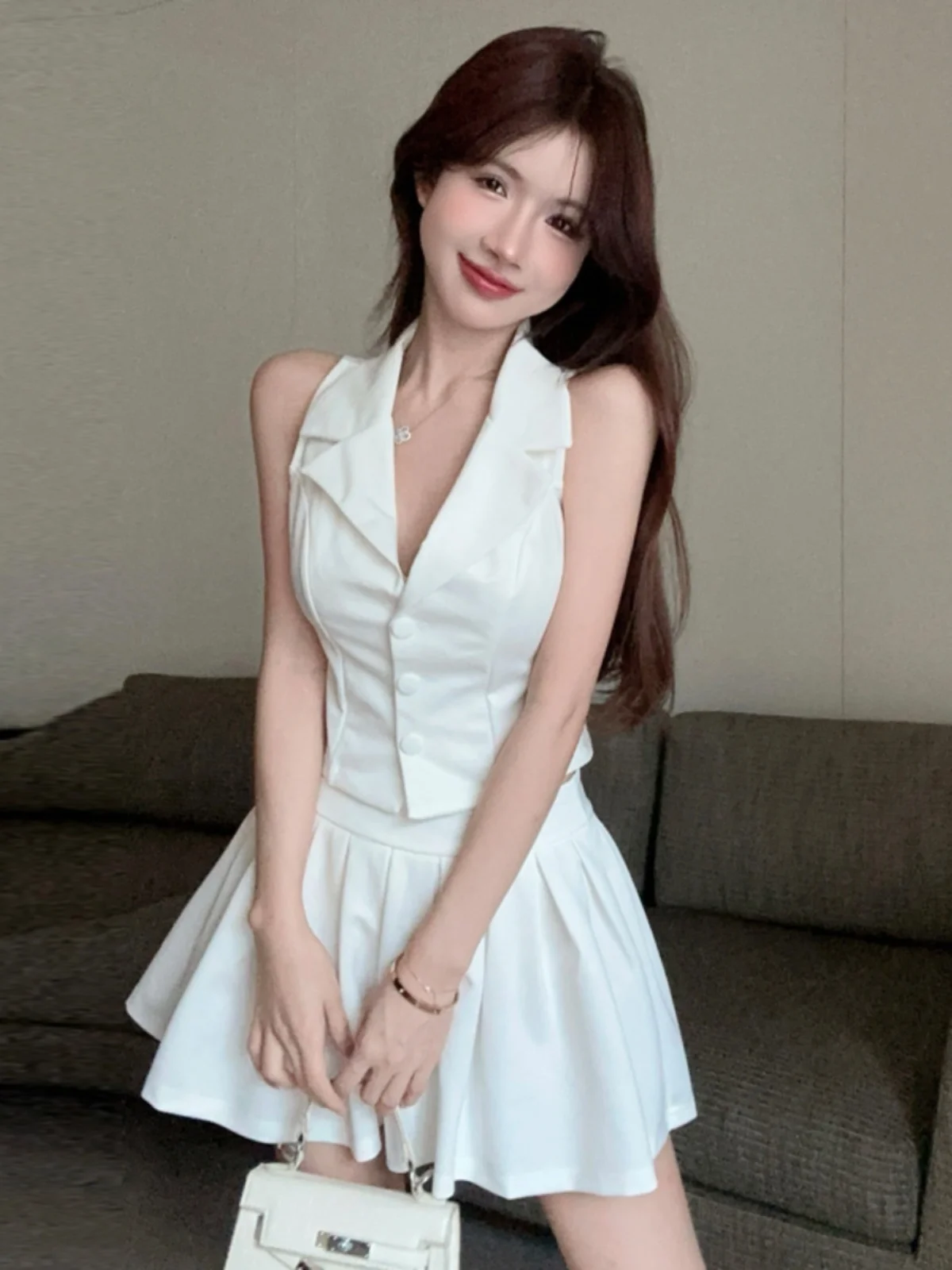 

Sweet Pure Desire V-Neck Sleeveless Sexy Shoulder Bared Slim Fit Tank Top High Waist Pleated Skirt Two-Piece Set Fashionable ...