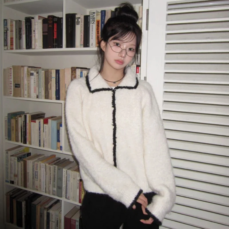 2025 جديد ريترو المتناقضة اللون التلبيب سترة المرأة الخريف والشتاء أنيقة فضفاضة كسول نمط عادية سترة مشغولة من الصوف سترة