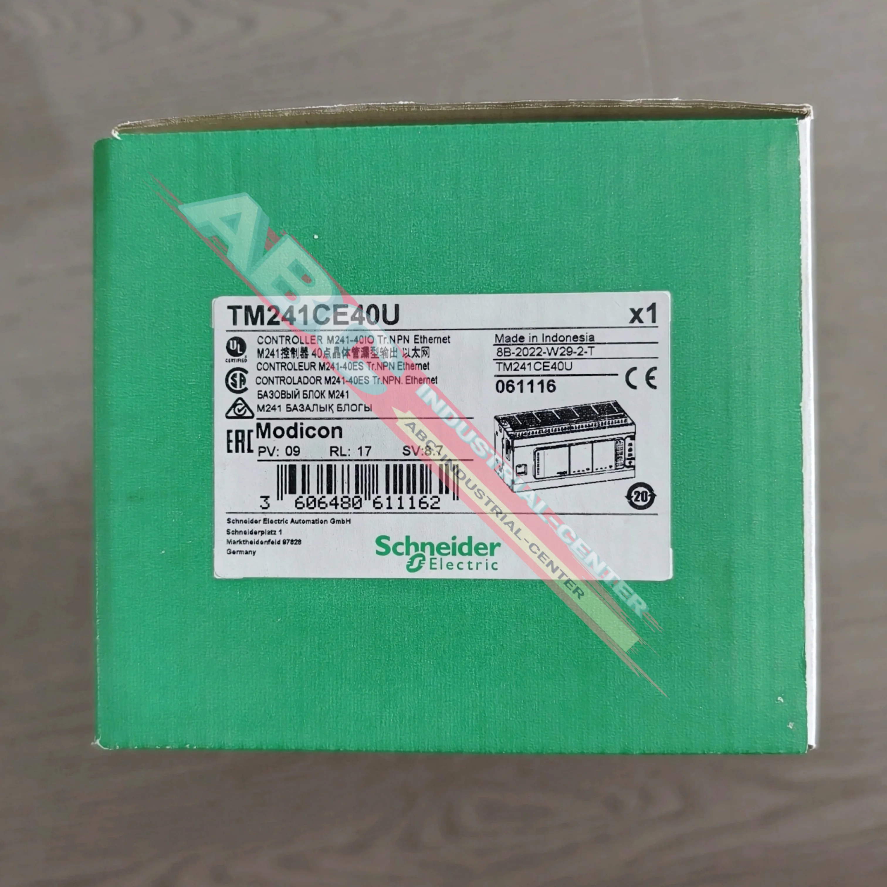 New in box  TM241CE40U TM241CEC24R PLC controller