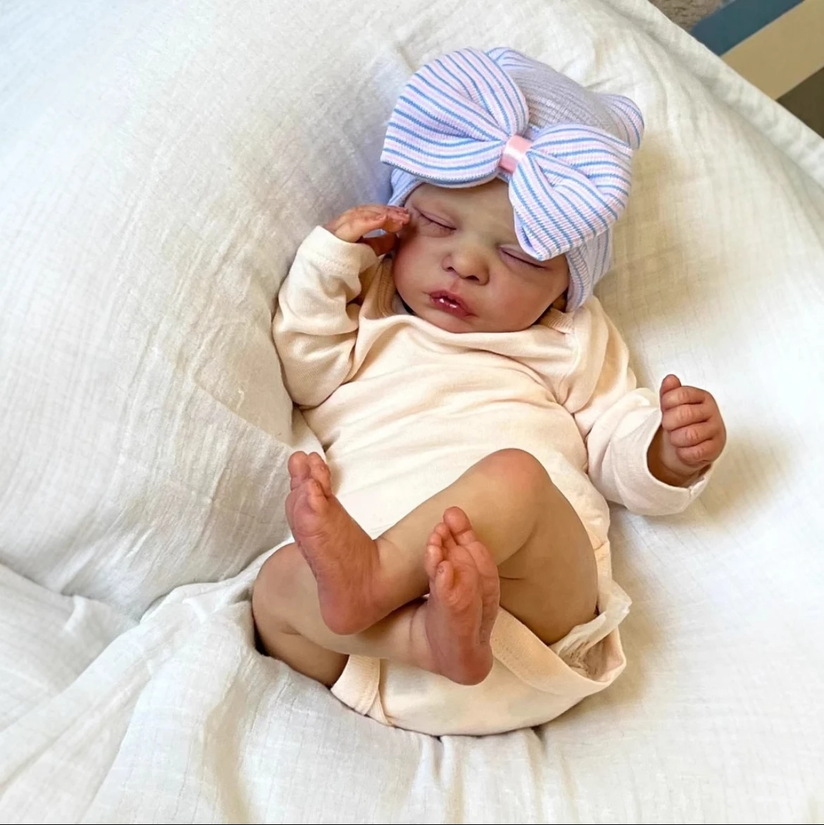 

Romy :48cm Reborn Baby Doll Realistic Newborn Size, 3D Skin Texture with Visible Veins, Handcrafted Collectible Art Doll