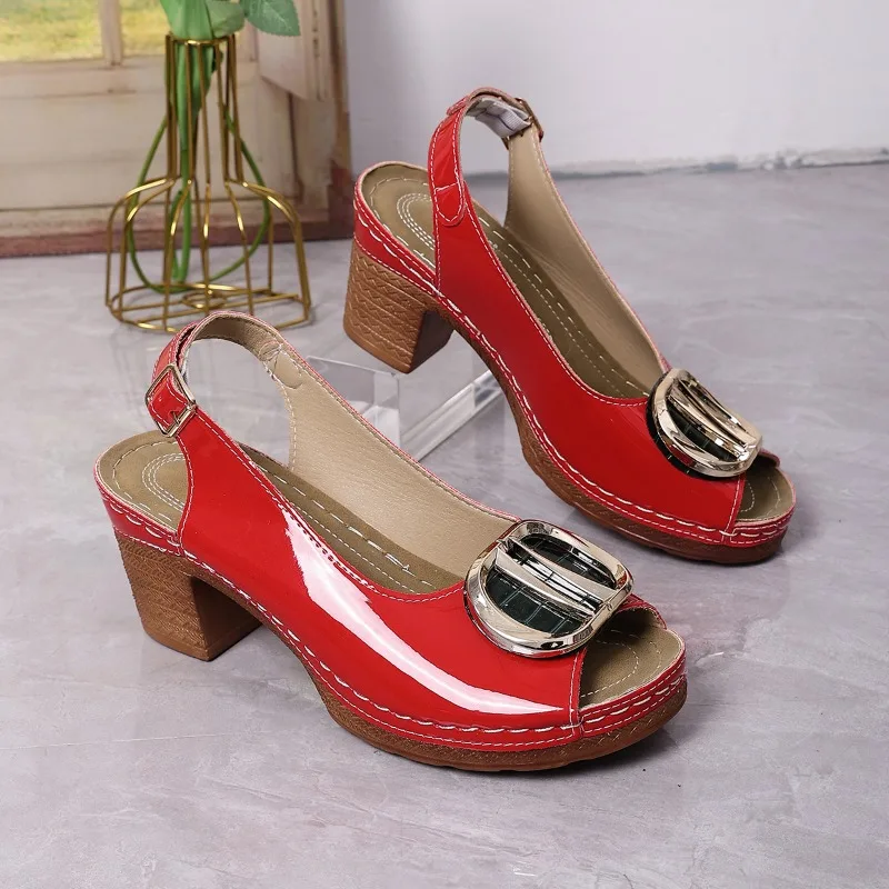 

Европейские и американские босоножки на блочном каблуке. Женская верхняя одежда. Новые летние босоножки на высоком каблуке 2023 года.